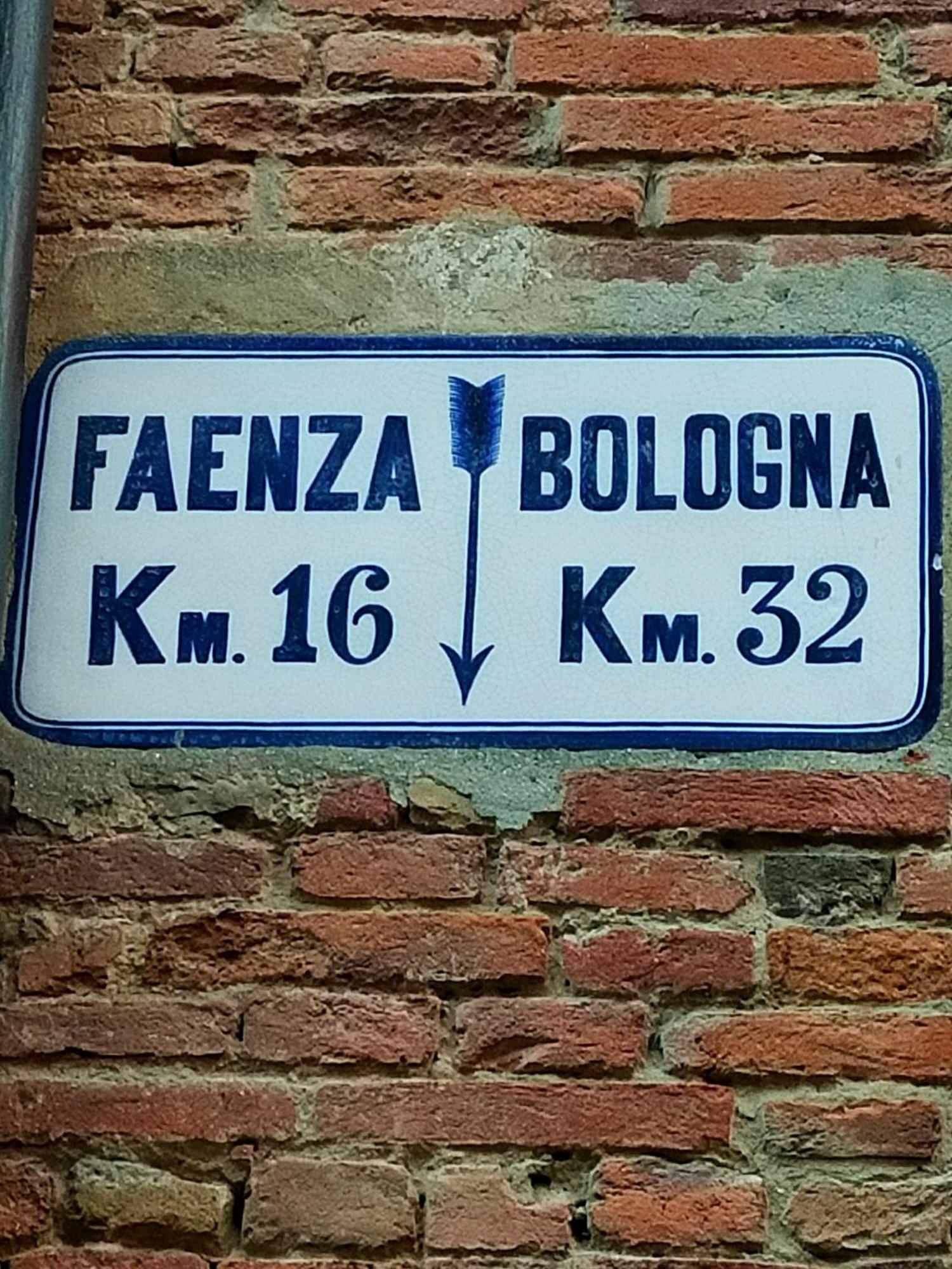 Ca' Spadoni, Centro Storico, Piano Terra, Ingresso Indipendente, Teatro, Parcheggio, Imola Luaran gambar