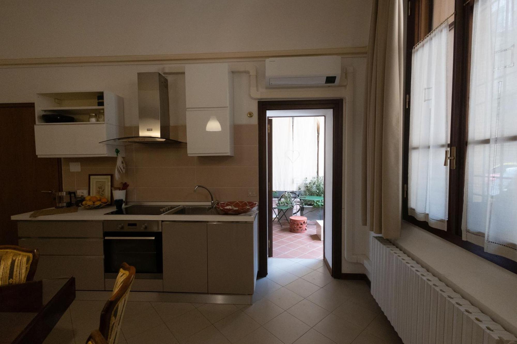 Ca' Spadoni, Centro Storico, Piano Terra, Ingresso Indipendente, Teatro, Parcheggio, Imola Luaran gambar