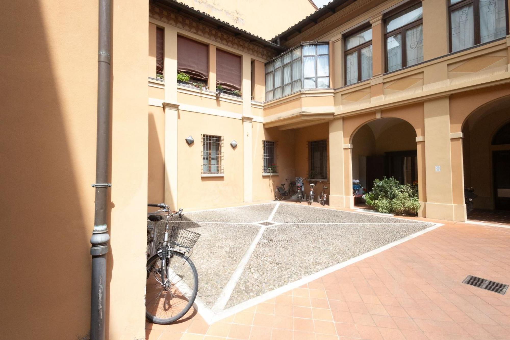 Ca' Spadoni, Centro Storico, Piano Terra, Ingresso Indipendente, Teatro, Parcheggio, Imola Luaran gambar