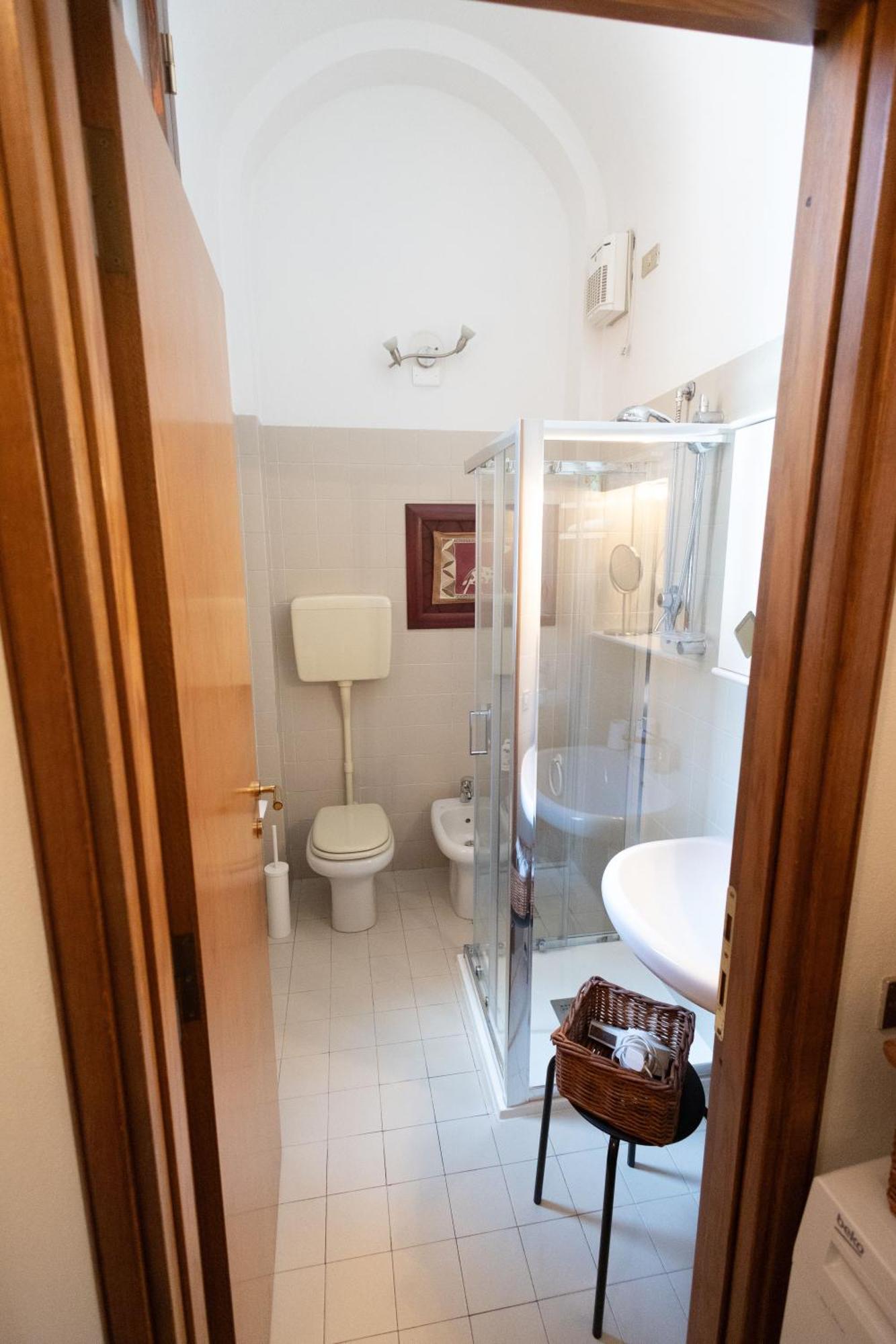Ca' Spadoni, Centro Storico, Piano Terra, Ingresso Indipendente, Teatro, Parcheggio, Imola Luaran gambar